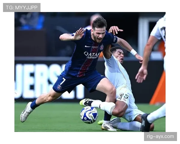 巴黎进攻套路揭秘:新战术引领法甲赛场变革 巴黎进攻套路揭秘:新战术引领法甲赛场变革