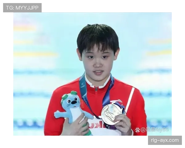 张家齐赛场上像模特，私下居然是懒到离谱的沙发土豆？