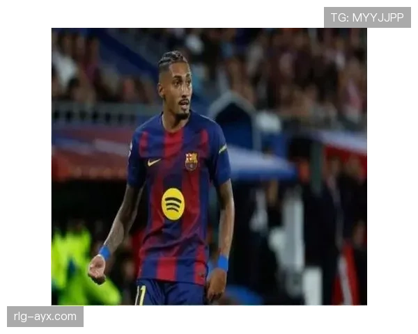 拉菲尼亚训练完顺手给全家买了个岛？