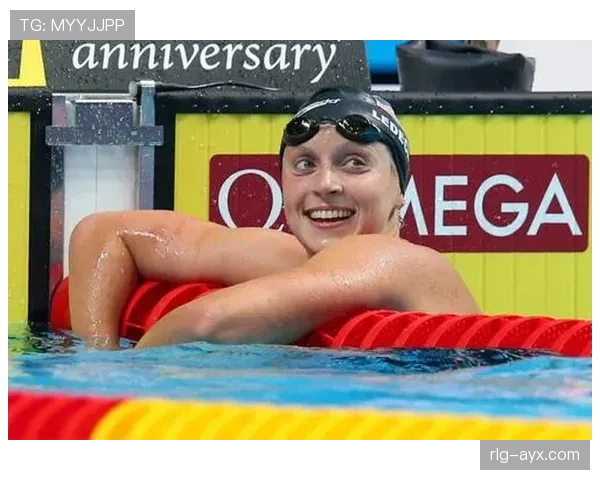 凯蒂·莱德基每天游50公里，吃饭像打卡上班