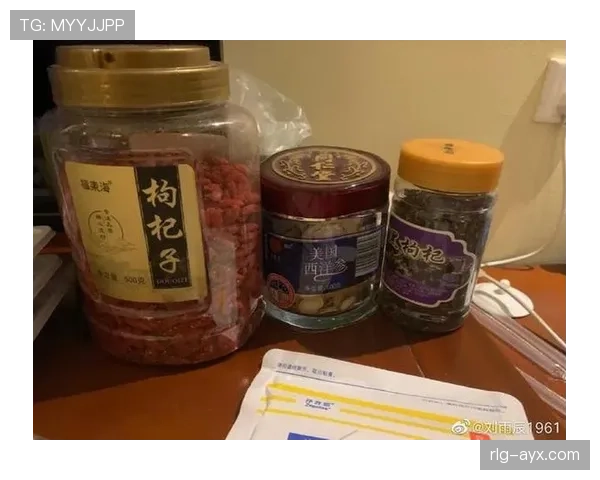 谌龙这日子也太自律了吧，早上六点朋友圈全是他泡枸杞茶了？